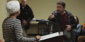 Eπίθεση με σύριγγα στην βουλευτή στην Μινεάπολη 