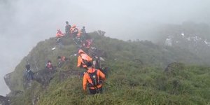 Συντρίμμια αεροσκάφους στην Ινδονησία