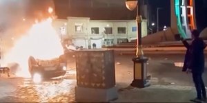 Καμένο όχημα στο Ιράν