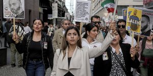 H Κοφσάρ Εφτεκχαρί τυφλώθηκε στο δεξί μάτι από πυρά στη διάρκεια διαδήλωσης στο Ιράν