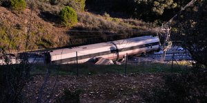 Τα βαγόνια των τρένων στην Ισπανία μετά το δυστύχημα