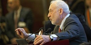 Ο νομπελίστας Αμερικανός οικονομολόγος Τζόζεφ Στίγκλιτς