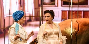 Ελένη Καρακάση, Χριστίνα Αλεξανιάν