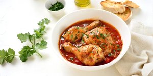 Κοκκινιστό κοτόπουλο / Φωτογραφία: Shutterstock