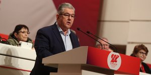 Ο Δημήτρης Κουτσούμπας στο 22ο Συνέδριο του ΚΚΕ