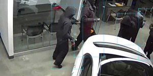 Αυτή είναι η κλοπή του αιώνα -8 υπερπολυτελή αυτοκίνητα «έκαναν φτερά» μέσα σε 10 λεπτά