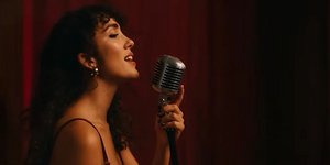 Ποια είναι η «μυστηριώδης» τραγουδίστρια Λολίτα