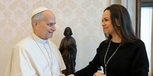 Μεσολάβηση του Βατικανού για απελευθέρωση των πολιτικών κρατουμένων, ζητά η ηγέτιδα της αντιπολίτευσης της Βενεζουέλας