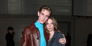 Μάγια και Λέβον Χοκ: Τα παιδιά της Ούμα Θέρμαν και του Ίθαν Χοκ κλέβουν την παράσταση στα front rows του Μιλάνου