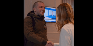 Τζόρτζια Μελόνι με Ιταλο πολιτικο κρατούμενο 