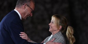 Ο Γερμανός καγκελάριος Φρίντριχ Μερτς και η Ιταλίδα πρωθυπουργός Τζόρτζια Μελόνι 