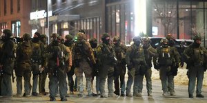 Ομοσπονδιακοί πράκτορες της ICE στη Μινεάπολη