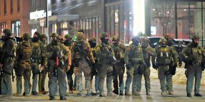 Ομοσπονδιακοί πράκτορες της ICE στη Μινεάπολη