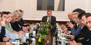Mitsotakis: Productive meeting with farmers' representatives