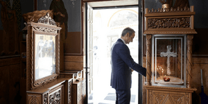  Κυριάκος Μητσοτάκης στο εκκλησάκι της 110 Πτέρυγας Μάχης