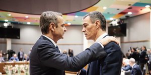 Μητσοτάκης και Σάντσεθ σε τετ α τετ πριν τη Σύνοδο