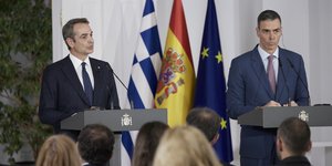 Ο Κυριάκος Μητσοτάκης και ο Πέδρο Σάντσεθ