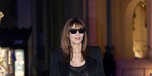 Η Μόνικα Μπελούτσι επιβεβαιώνει γιατί είναι η επιτομή της κομψότητας στην επέτειο του Le Figaro