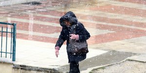 μαυρο μπουφαν κουκουλα