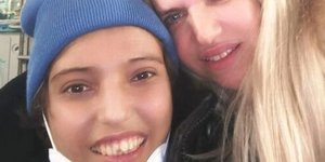 O 18χρονος Μάριος μαζί με την μητέρα του