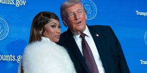 Νίκι Μινάζ και Ντόναλντ Τραμπ