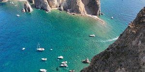 Το σχεδόν άγνωστο ιταλικό νησί που δεν έχει ούτε πόλη, ούτε δρόμους