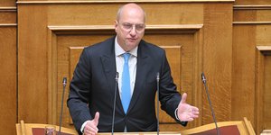 Ο Γιάννης Οικονόμου στη Βουλή