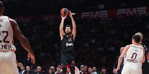 Ο Πίτερς σουτάρει