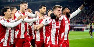 Πανηγυρισμοί των ποδοσφαιριστών του Ολυμπιακού