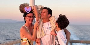 Ο Ορλάντο Μπλουμ καλύπτει το πρόσωπο της κόρης του