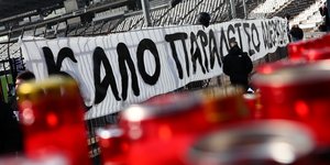 Συγκινητικό πανό στο γήπεδο της Τούμπας για τα 7 θύματα του τροχαίου στη Ρουμανία