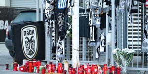Κεριά στην Τούμπα για τους νεκρούς οπαδούς του ΠΑΟΚ