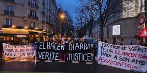 Διαδήλωση στο Παρίσι για τον θάνατο Μαυριτανού μετανάστη υπό αστυνομική κράτηση