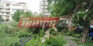 Η κακοκαιρία πλήττει την Πάτρα με θυελλώδεις ανέμους