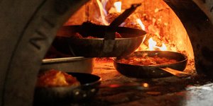 ξυλόφουρνος μαγειρική τηγάνια Pharaoh εστιατόριο Αθήνα