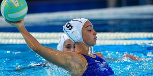 Η Χριστίνα Σιούτη με το σκουφάκι της εθνικής