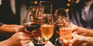 Υπάρχει μεγαλύτερος κίνδυνος εγκεφαλικού επεισοδίου ή καρδιακής προσβολής κατά τη διάρκεια των γιορτών, και δείτε εδώ γιατί 