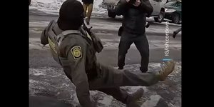 Η viral τούμπα πράκτορα της ICE