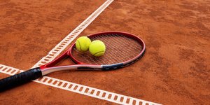 Ρακέτα και μπαλάκια του τένις