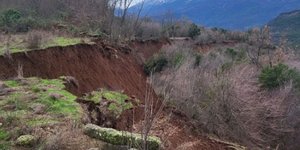  καθίζηση εδάφους στο χωριό Μικροσπηλιά