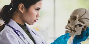 Επιστήμονες μελετούν την χρησιμότητα που έχει το πηγούνι στον σύγχρονο άνθρωπο