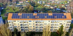 Για πρώτη φορά, η Ευρωπαϊκή Ένωση πέρασε ένα ενεργειακό ορόσημο που μέχρι πρόσφατα έμοιαζε περισσότερο με πολιτική φιλοδοξία παρά με στατιστική πραγματικότητα / SHUTTERSTOCK