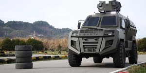 Το πρώτο στρατιωτικό όχημα της Αλβανίας βγαίνει στους δρόμους