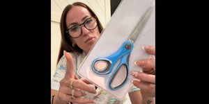 Πώς θα ανοίξετε εύκολα μια πλαστική συσκευασία