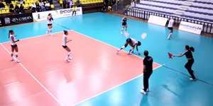 Σοβάδες πέφτουν σε βολεϊμπολίστρια