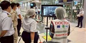 Έλεγχος επιβατών για τον ιό Νίπα σε αεροδρόμιο της Ταϊλάνδης