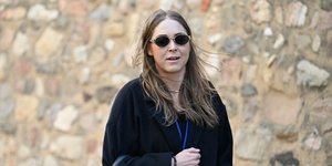 Ποια είναι η 36χρονη εγγονή της Μπριζίτ Μπαρντό -Η σπάνια εμφάνιση στην κηδεία της γιαγιάς της