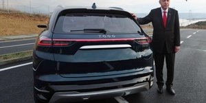 Ο Ερντογάν δίπλα στο αυτοκίνητο της Togg