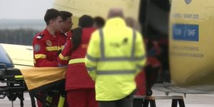 Επιστρέφουν στην Ελλάδα οι τραυματίες οπαδοί του ΠΑΟΚ -Απογειώθηκε από τη Ρουμανία το αεροσκάφος του ΕΚΑΒ