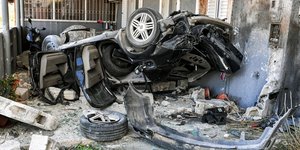 Το διαλυμένο αυτοκίνητο μετά το σοκαριστικό τροχαίο στην Κορινθία